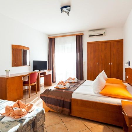 מאלינסקה Guesthouse Villa Adria מראה חיצוני תמונה