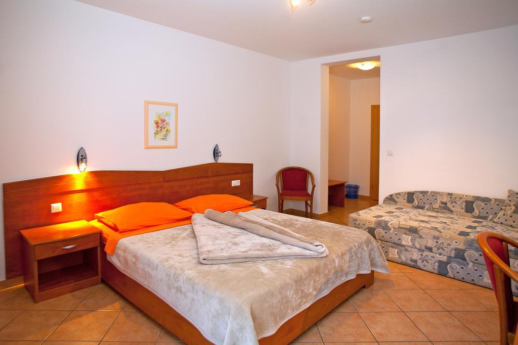 מאלינסקה Guesthouse Villa Adria מראה חיצוני תמונה
