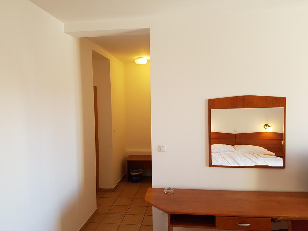 מאלינסקה Guesthouse Villa Adria מראה חיצוני תמונה
