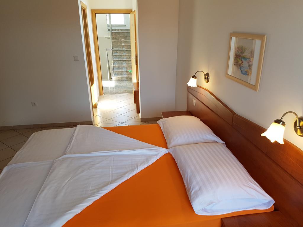 מאלינסקה Guesthouse Villa Adria מראה חיצוני תמונה