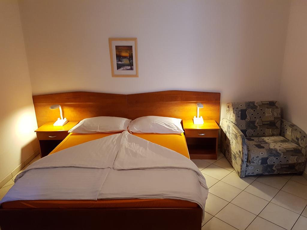 מאלינסקה Guesthouse Villa Adria מראה חיצוני תמונה