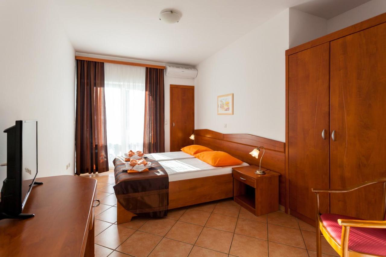 מאלינסקה Guesthouse Villa Adria מראה חיצוני תמונה