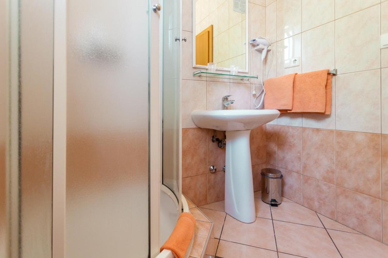 מאלינסקה Guesthouse Villa Adria מראה חיצוני תמונה