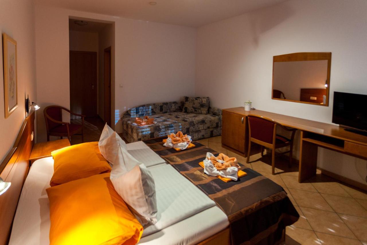 מאלינסקה Guesthouse Villa Adria מראה חיצוני תמונה